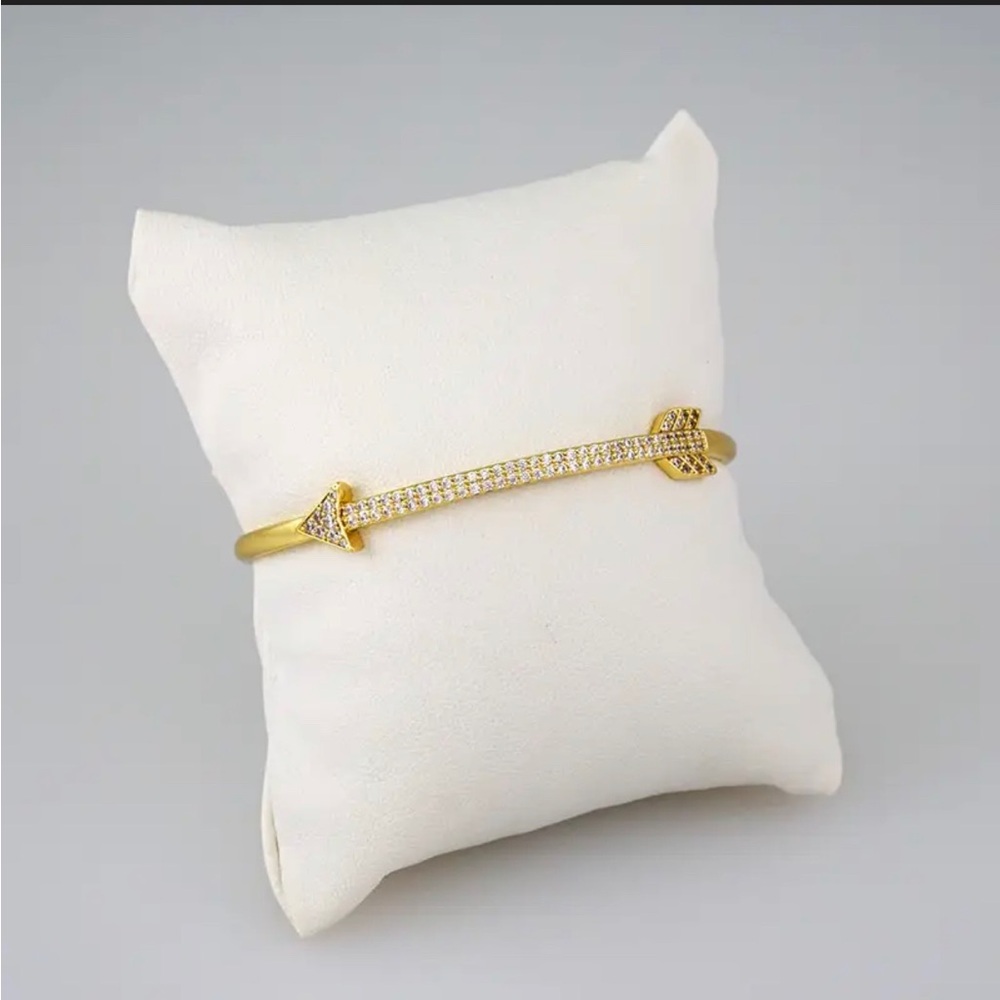 Elegant Gold Arrow Bracelet Bangle
